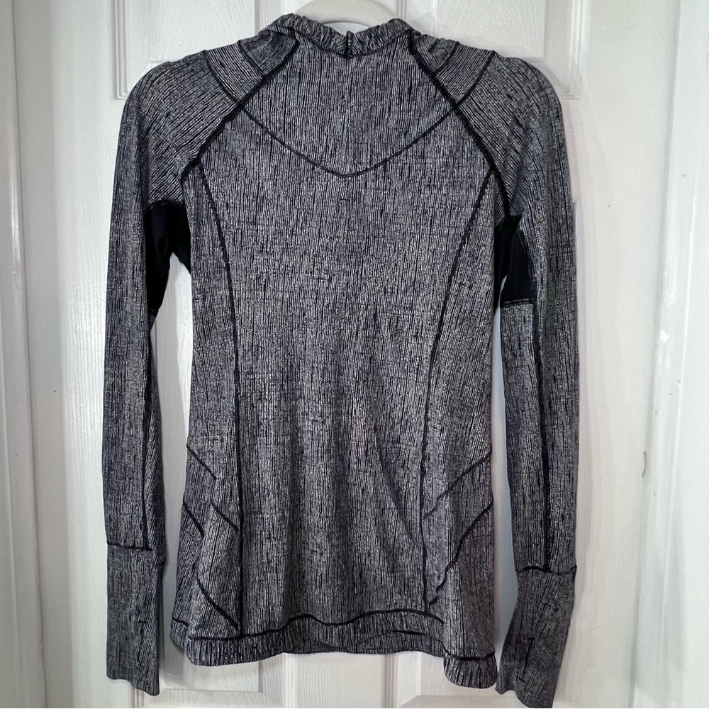 Lululemon Long Sleeve Shirt‎ With Hood Light Fabric/Lycra Size Small